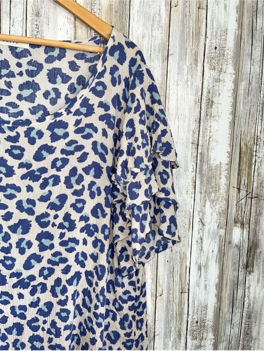 Entro Leopard Print Blouse XL Blue Animal Print Ruffle Sleeve Boho Top - Picture 3 of 5